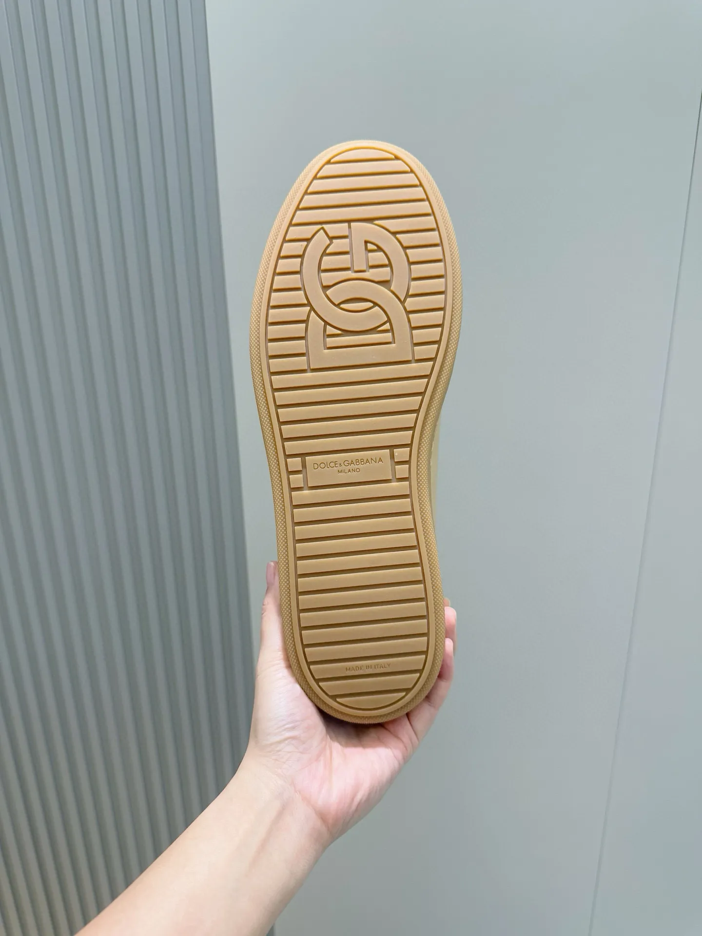 Men's Men's Shoes💰400 [New Style]🐏🐏DG men's calfskin sneakers Portofino Yacht shoes, simple and versatile design, unique saddle leather soles. The Dolce &G logo rear wing is the icing on the cake. Imported cowhide + rubber outsole Size: 39-44 (customized at 38.45)